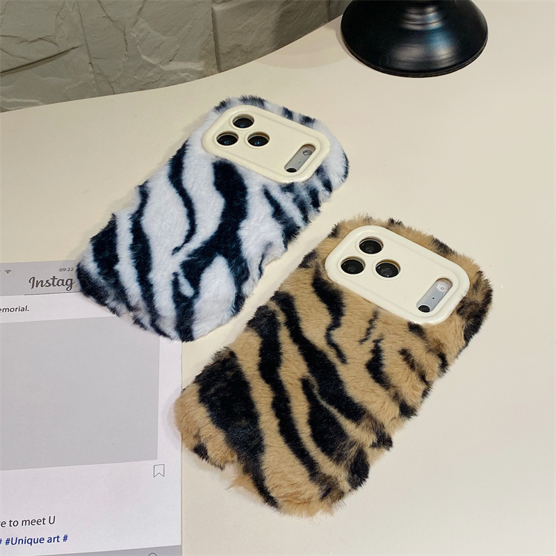 Lüks Zebra Desenli Tüylü Peluş - Apple Iphone 15 Pro Max incelemesi ve fiyatı